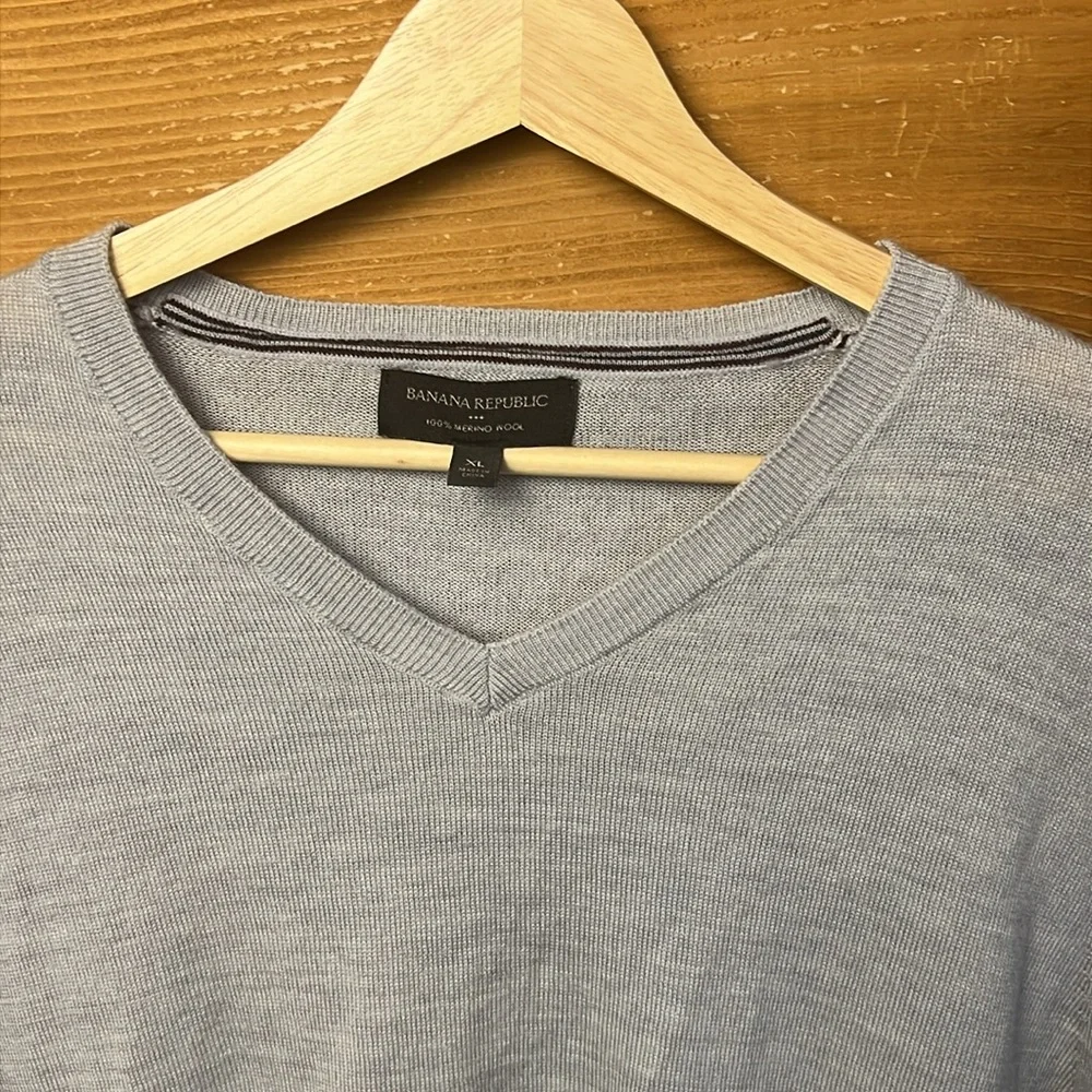 Banana Republic Men’s 100% Merino Wool Gray Sweater Knit‎ Medium Winter Casual